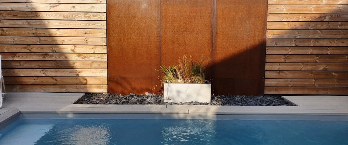 Bac de plantation pour l'aménagement paysager près d'une piscine - Fabriqué en aluminium par MRBAC