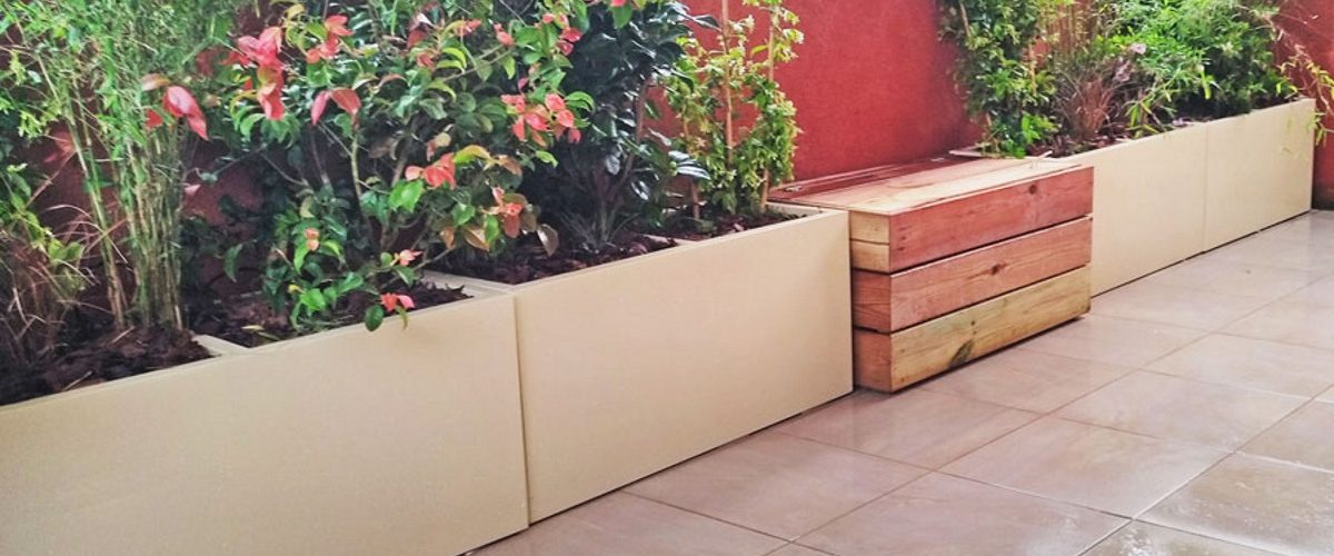 Grands bacs en alu, composés de 2 cavités pour planter des arbustes divers et végétaliser une terrasse urbaine - conception et fabrication standard ou sur mesure par MRBAC